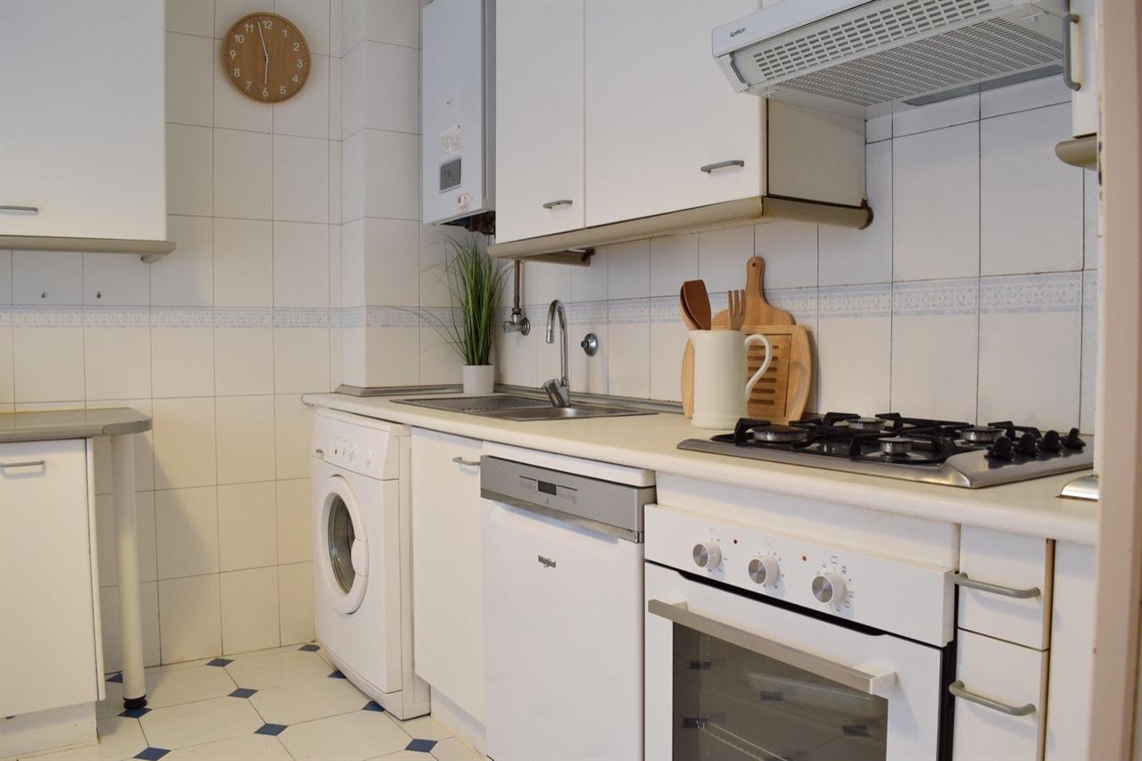 Cocina — Piso en venta en Mesón de Paredes 56, Lavapiés (Madrid) · Rakku Homes (3)
