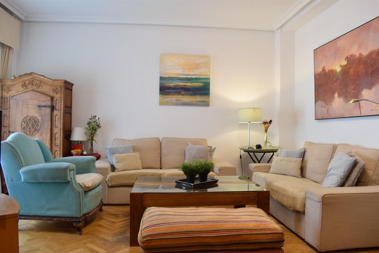 Salón comedor — Piso en venta en Mesón de Paredes 56, Lavapiés (Madrid) · Rakku Homes (2)
